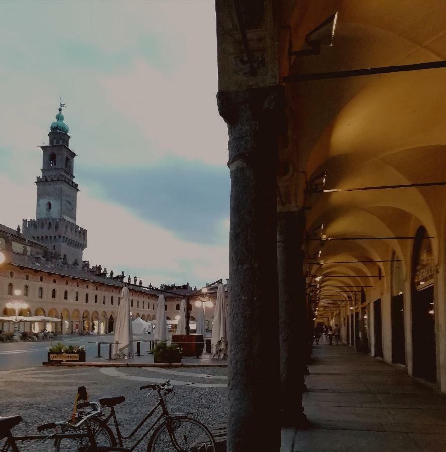 La Via Per Milano Hotel Vigevano Exterior photo